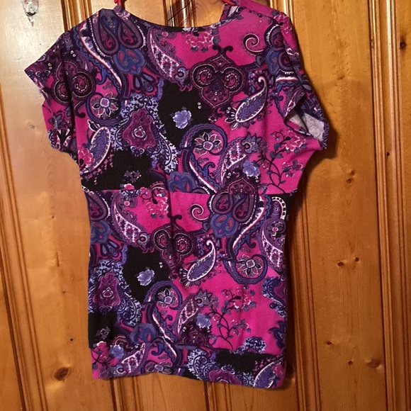 Women’s E top with black buckle around waist size Medium - Picture 3 of 4